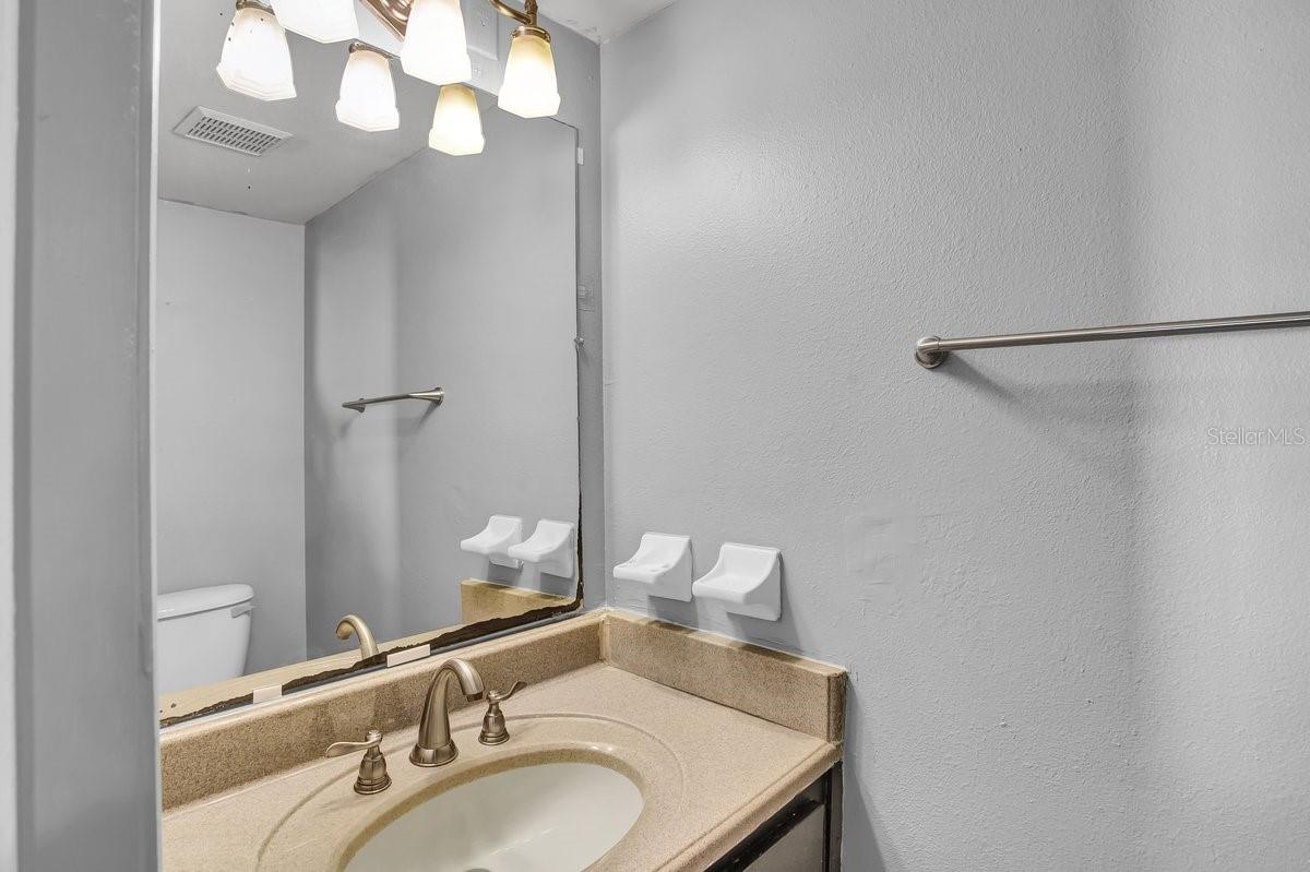 Image 21 of 40 For 1817 Crystal Grove Drive