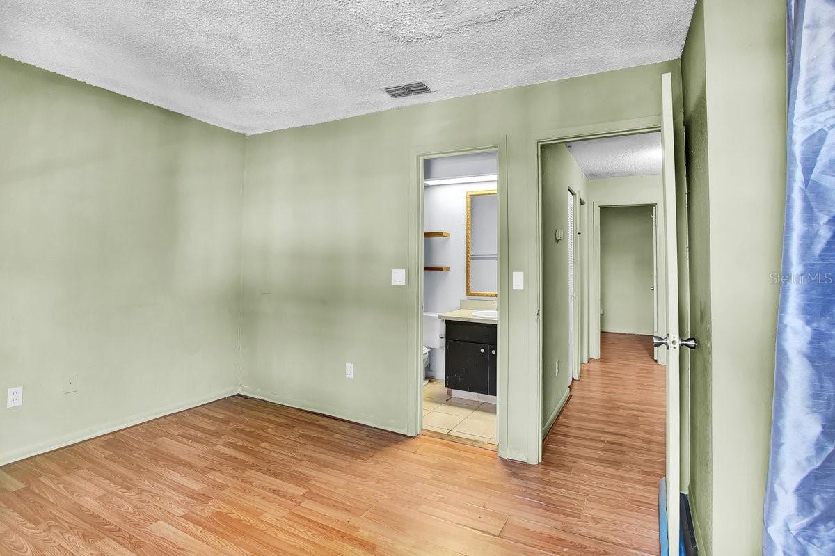 Image 26 of 40 For 1817 Crystal Grove Drive