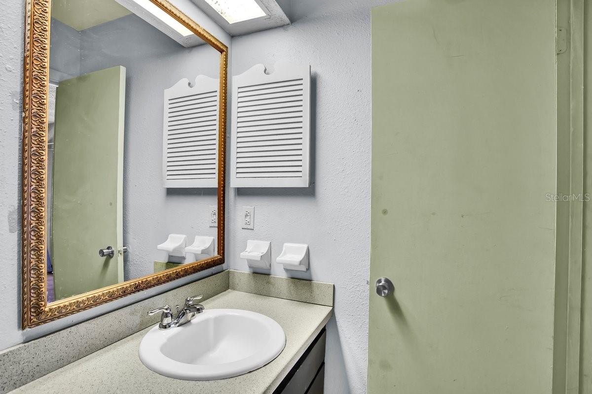 Image 31 of 40 For 1817 Crystal Grove Drive