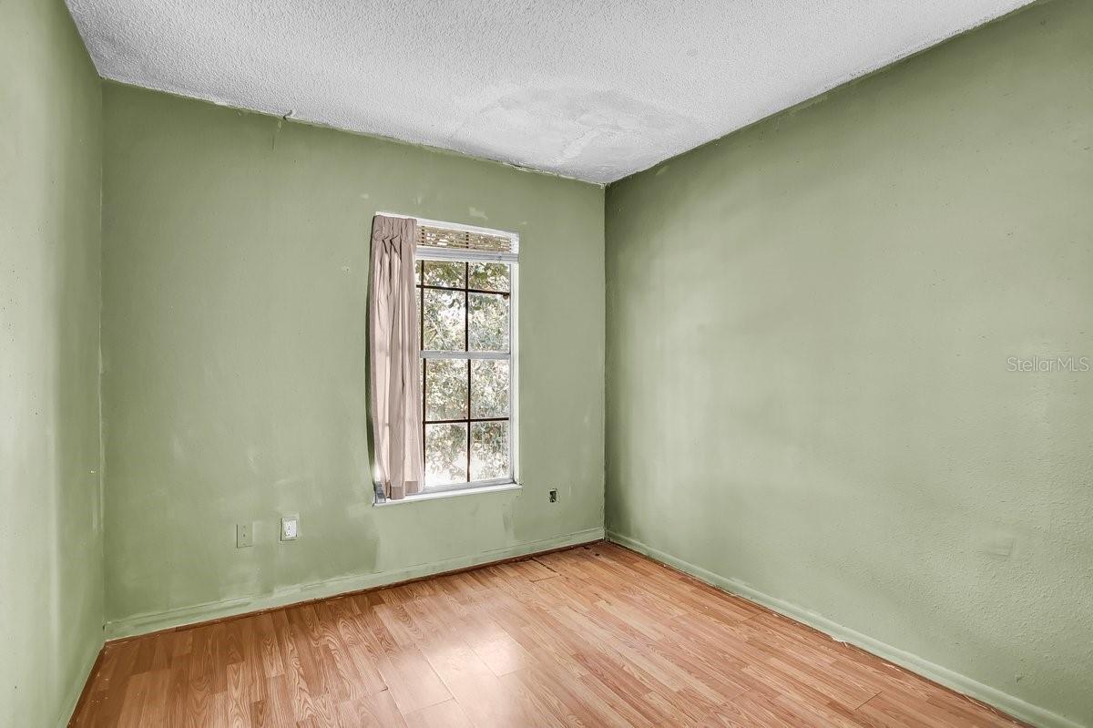 Image 33 of 40 For 1817 Crystal Grove Drive