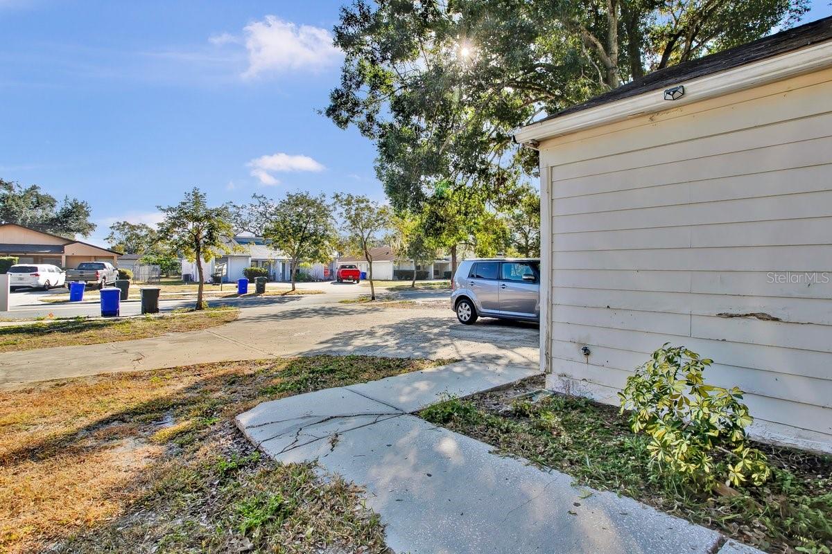 Image 5 of 40 For 1817 Crystal Grove Drive