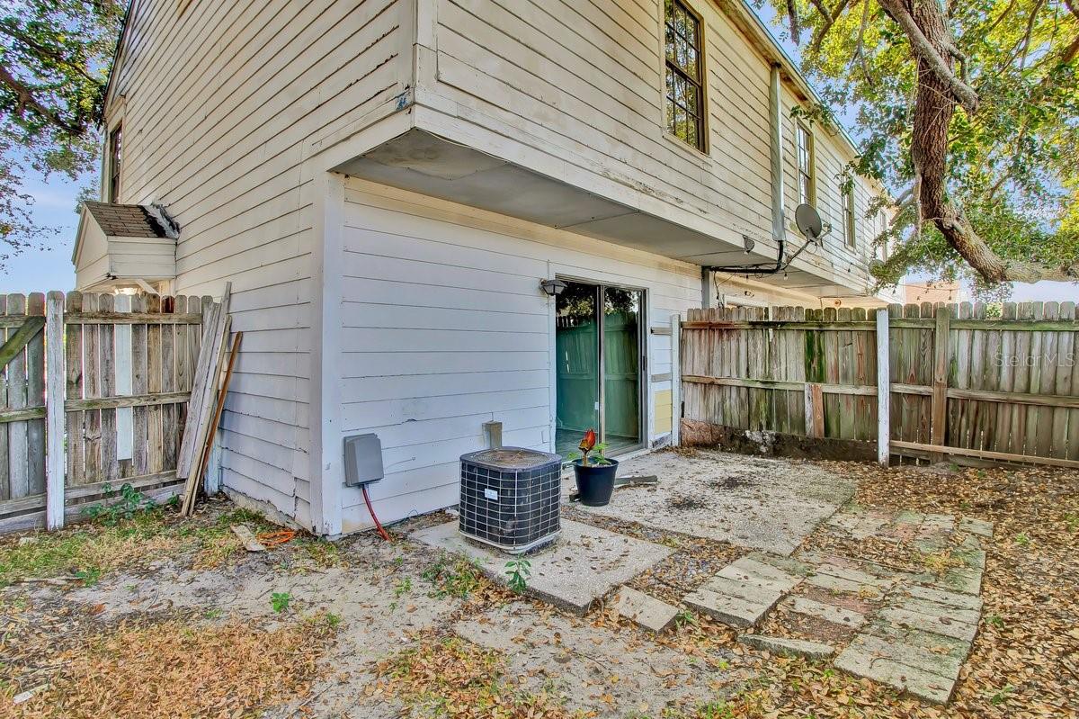 Image 6 of 40 For 1817 Crystal Grove Drive