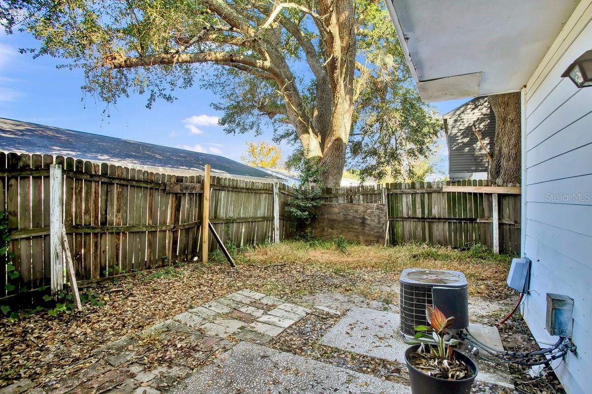 Image 8 of 40 For 1817 Crystal Grove Drive