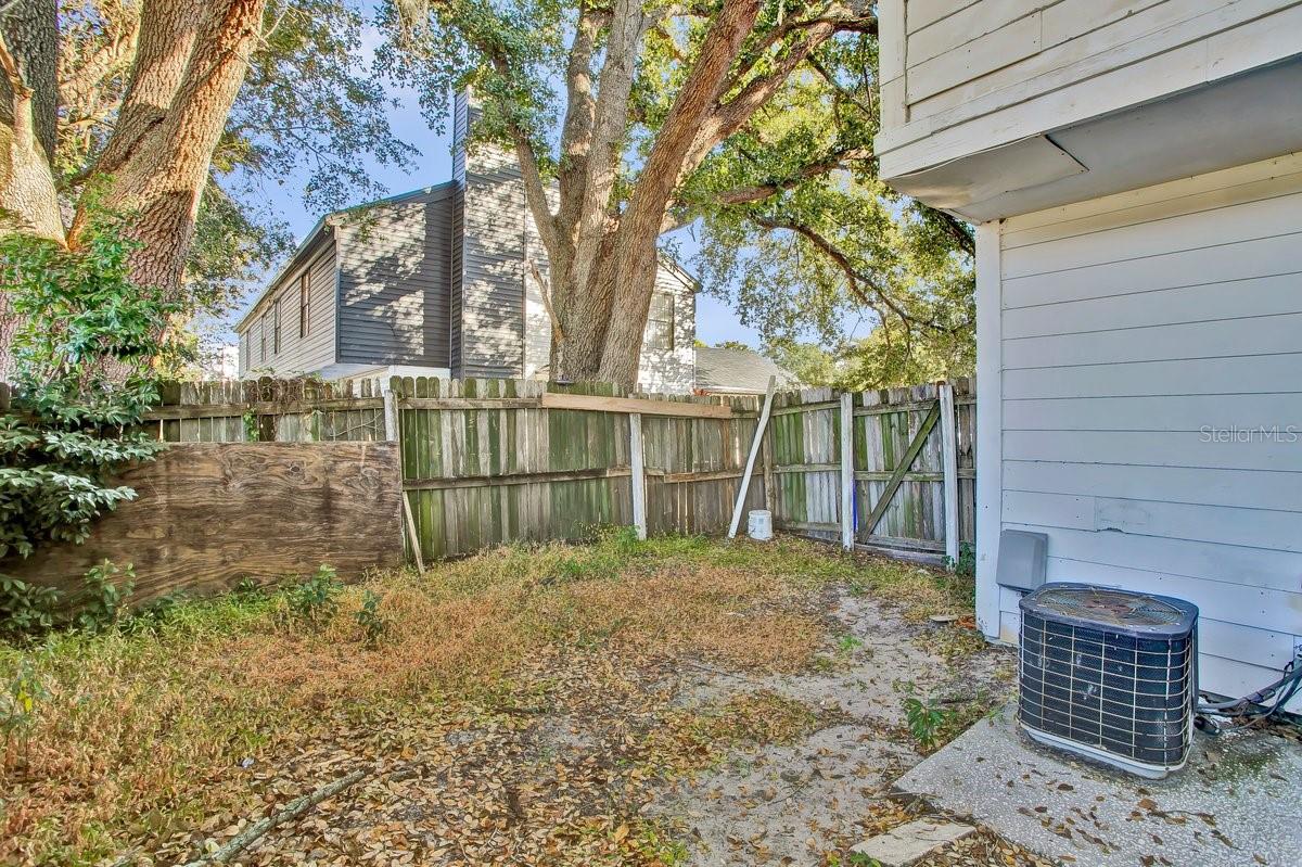 Image 9 of 40 For 1817 Crystal Grove Drive