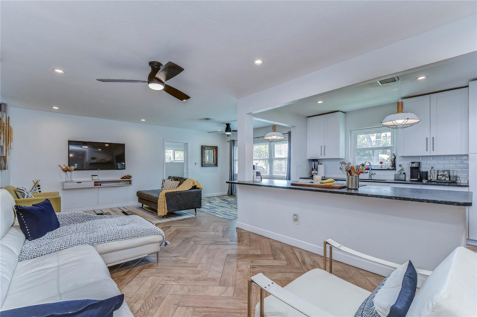 Image 14 of 18 For 113 Davis Boulevard