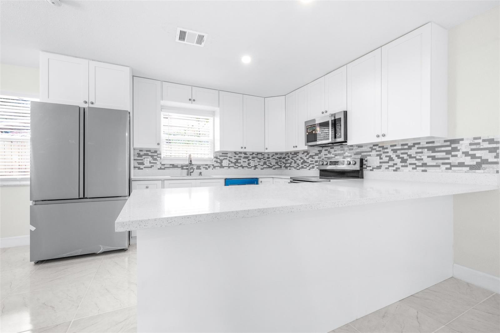 Image 13 of 35 For 6803 Englewood Avenue