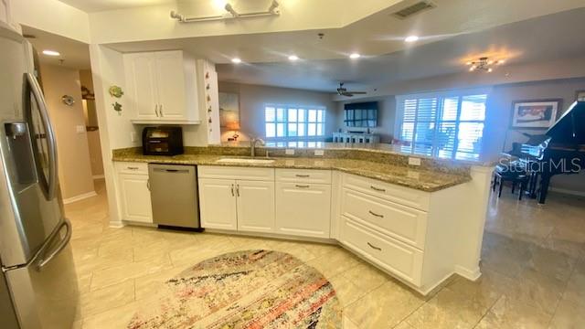 Image 18 of 43 For 5300 Atlantic Avenue 11-601