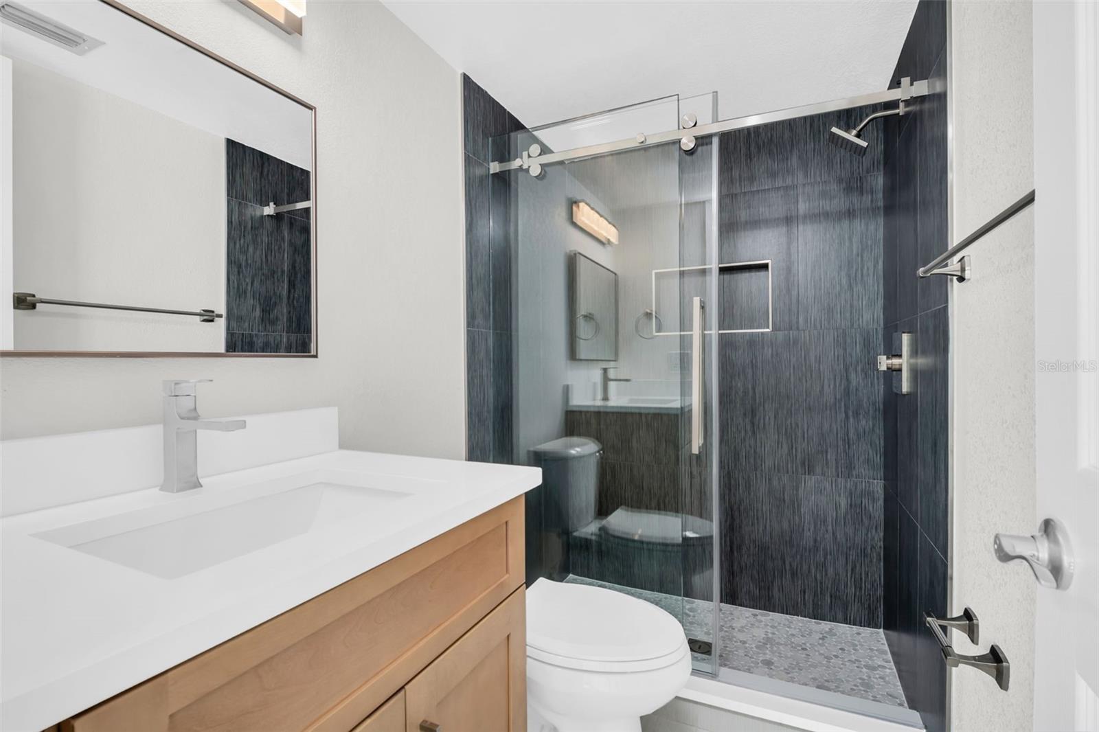 Image 17 of 42 For 825 Gulfview Boulevard 106