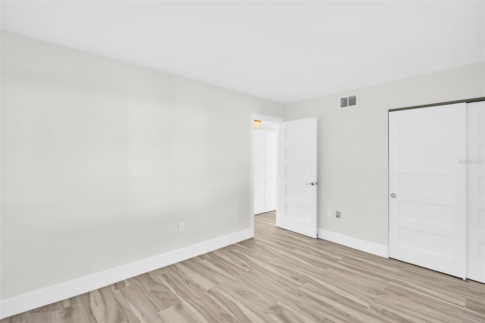 Image 19 of 42 For 825 Gulfview Boulevard 106