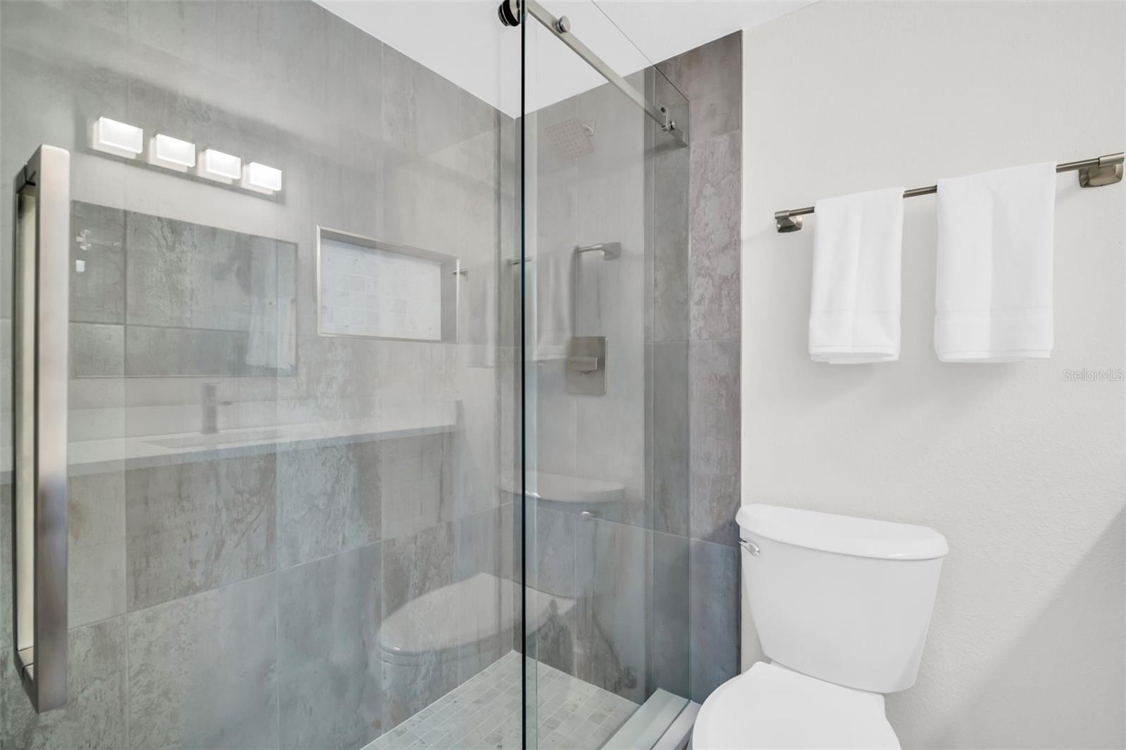 Image 21 of 42 For 825 Gulfview Boulevard 106