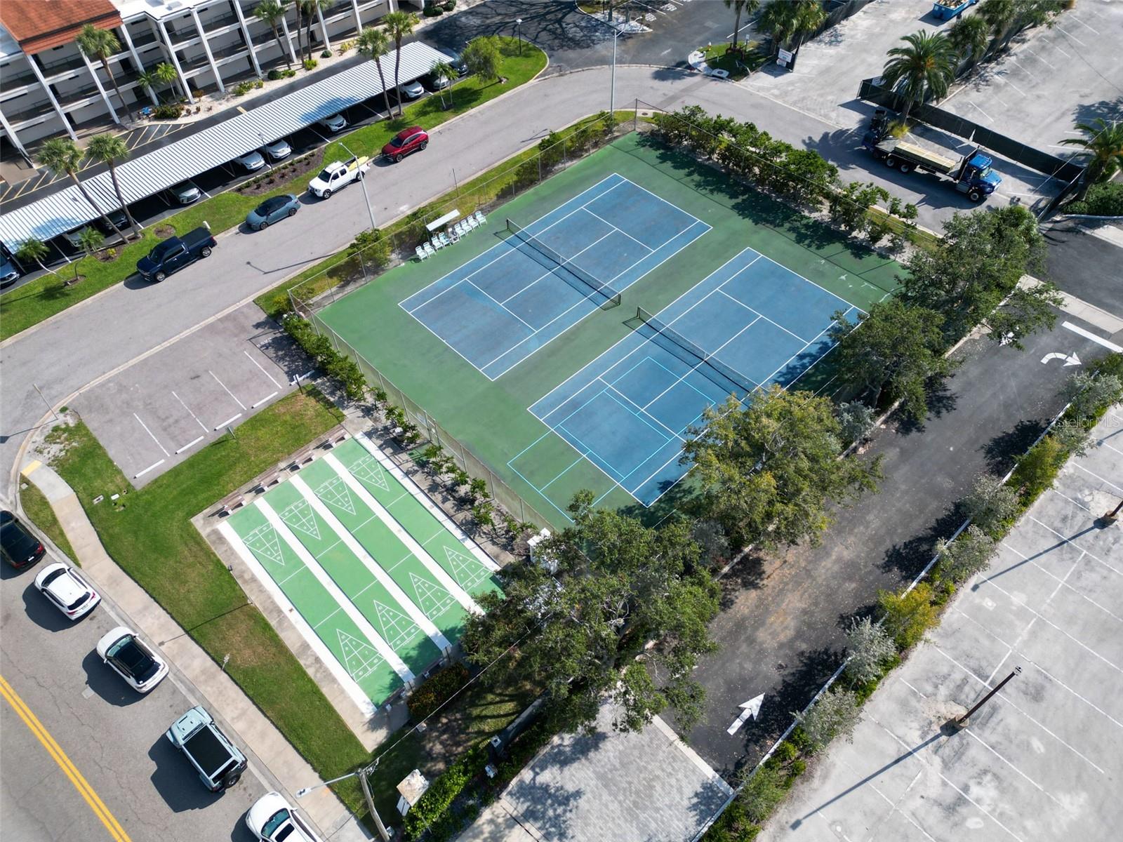 Image 28 of 42 For 825 Gulfview Boulevard 106