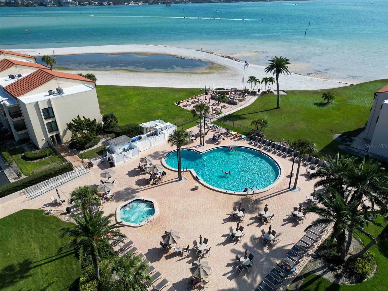 Image 3 of 42 For 825 Gulfview Boulevard 106