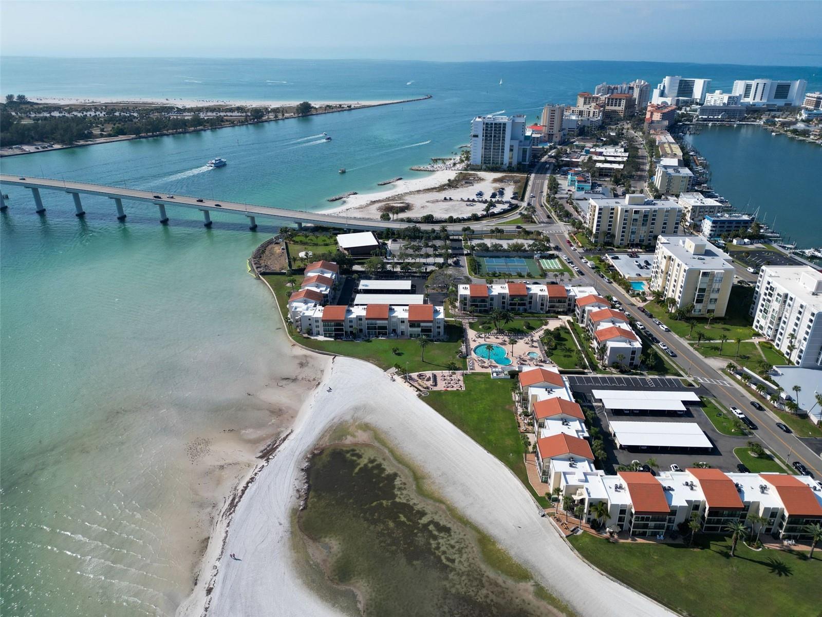 Image 32 of 42 For 825 Gulfview Boulevard 106