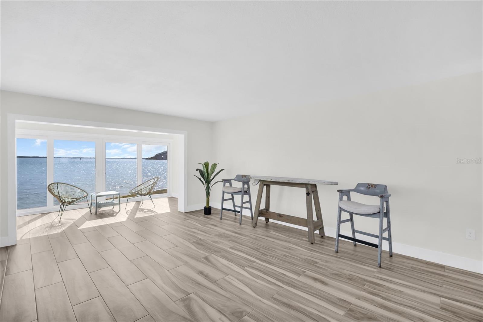 Image 6 of 42 For 825 Gulfview Boulevard 106