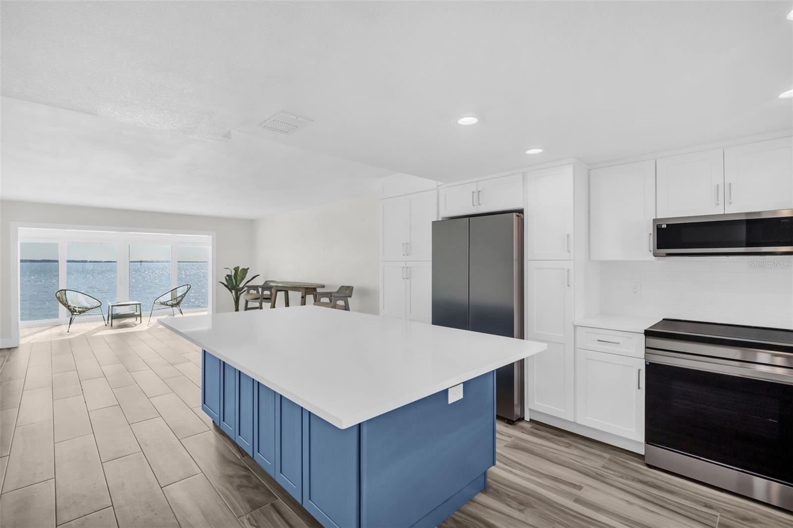 Image 7 of 42 For 825 Gulfview Boulevard 106