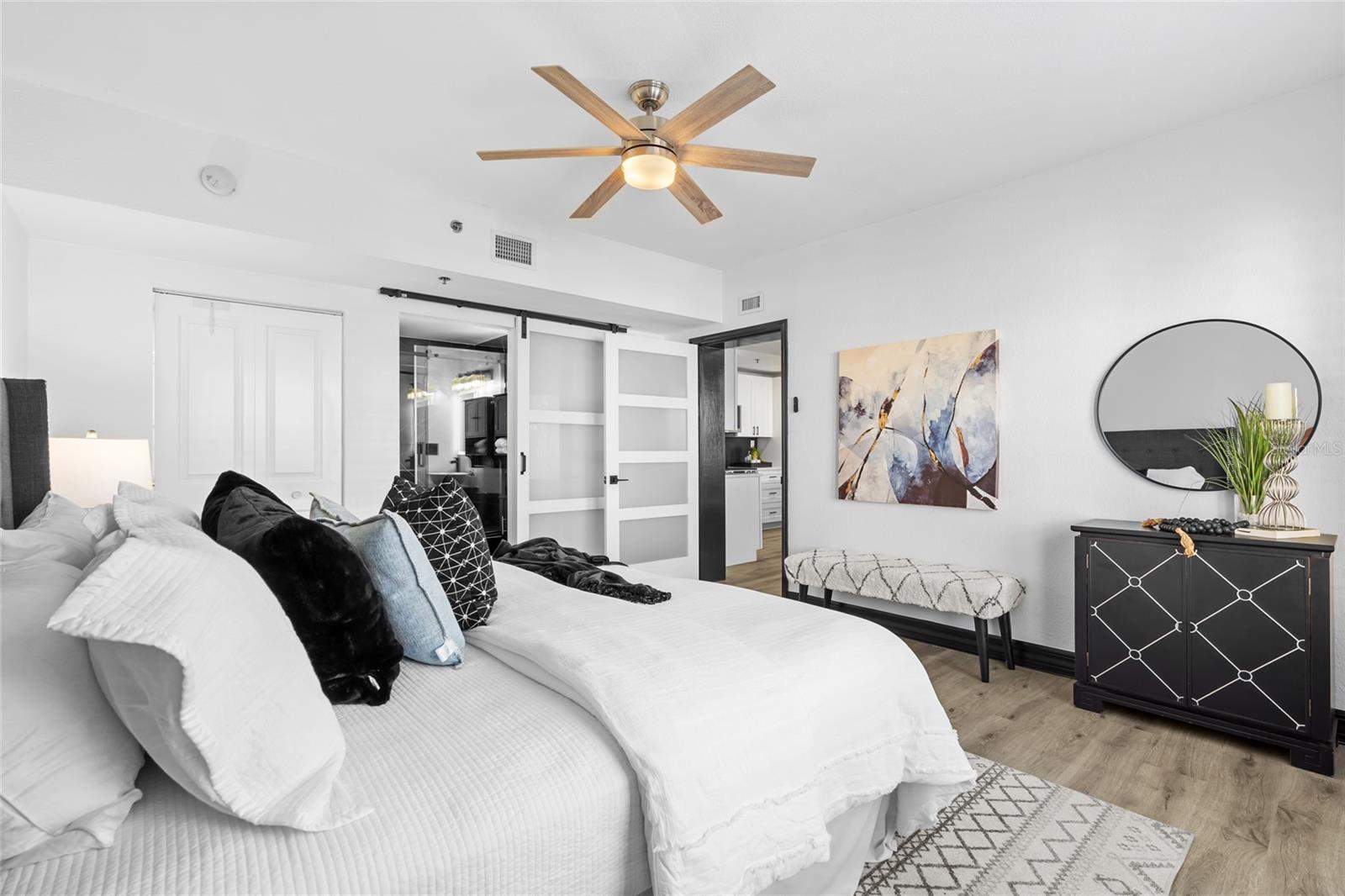 Image 10 of 30 For 219 4th Avenue N 201