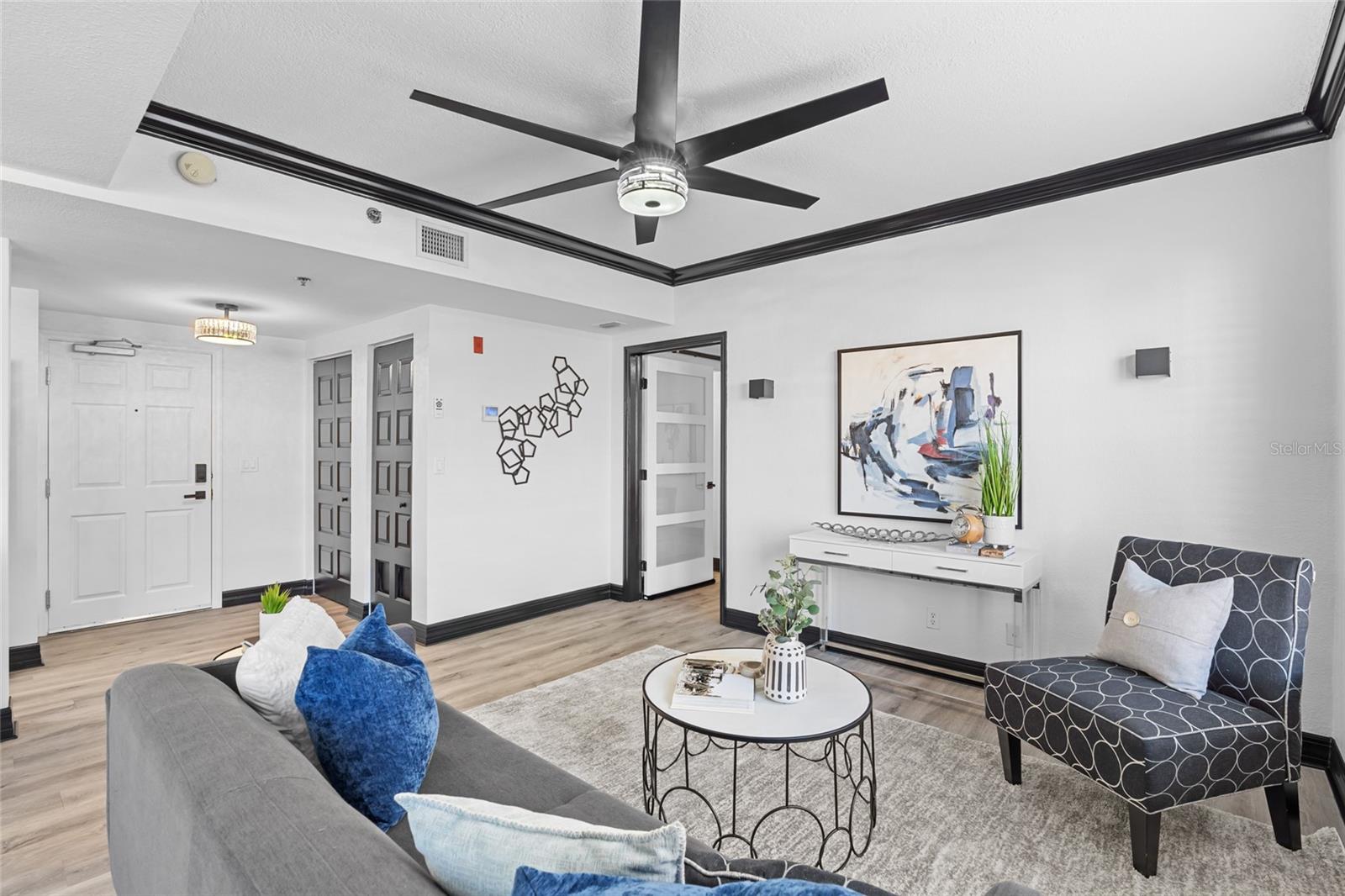 Image 21 of 30 For 219 4th Avenue N 201