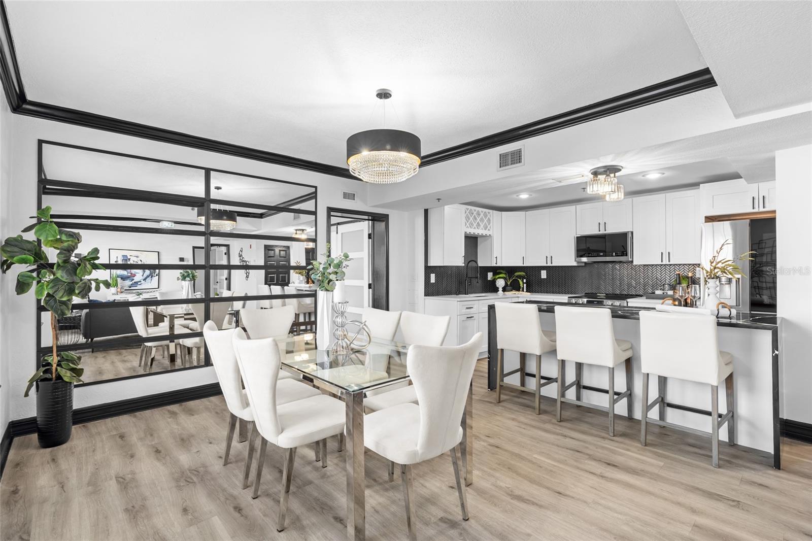 Image 4 of 30 For 219 4th Avenue N 201