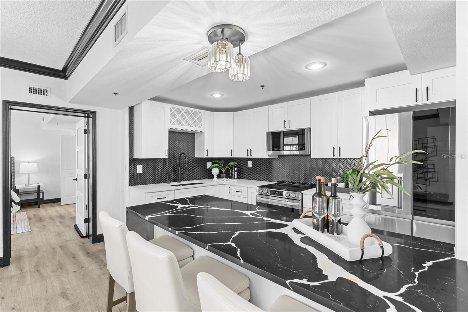 Image 5 of 30 For 219 4th Avenue N 201