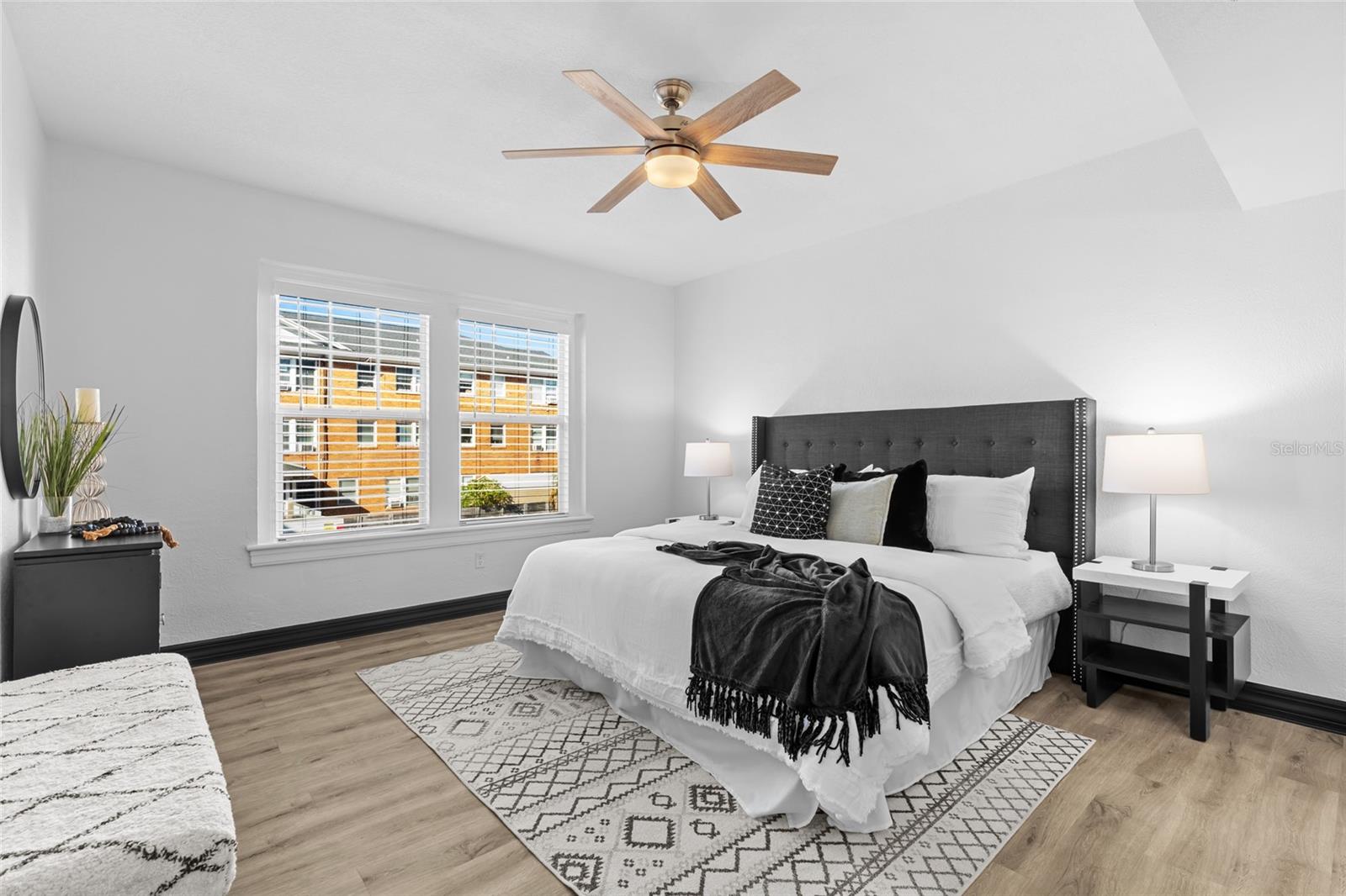 Image 9 of 30 For 219 4th Avenue N 201