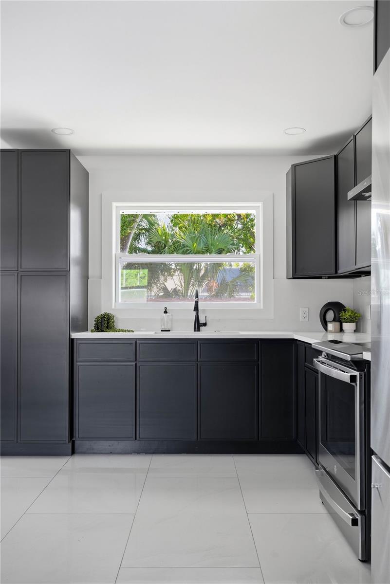 Listing photo id 13 for 4808 Bay Court Avenue