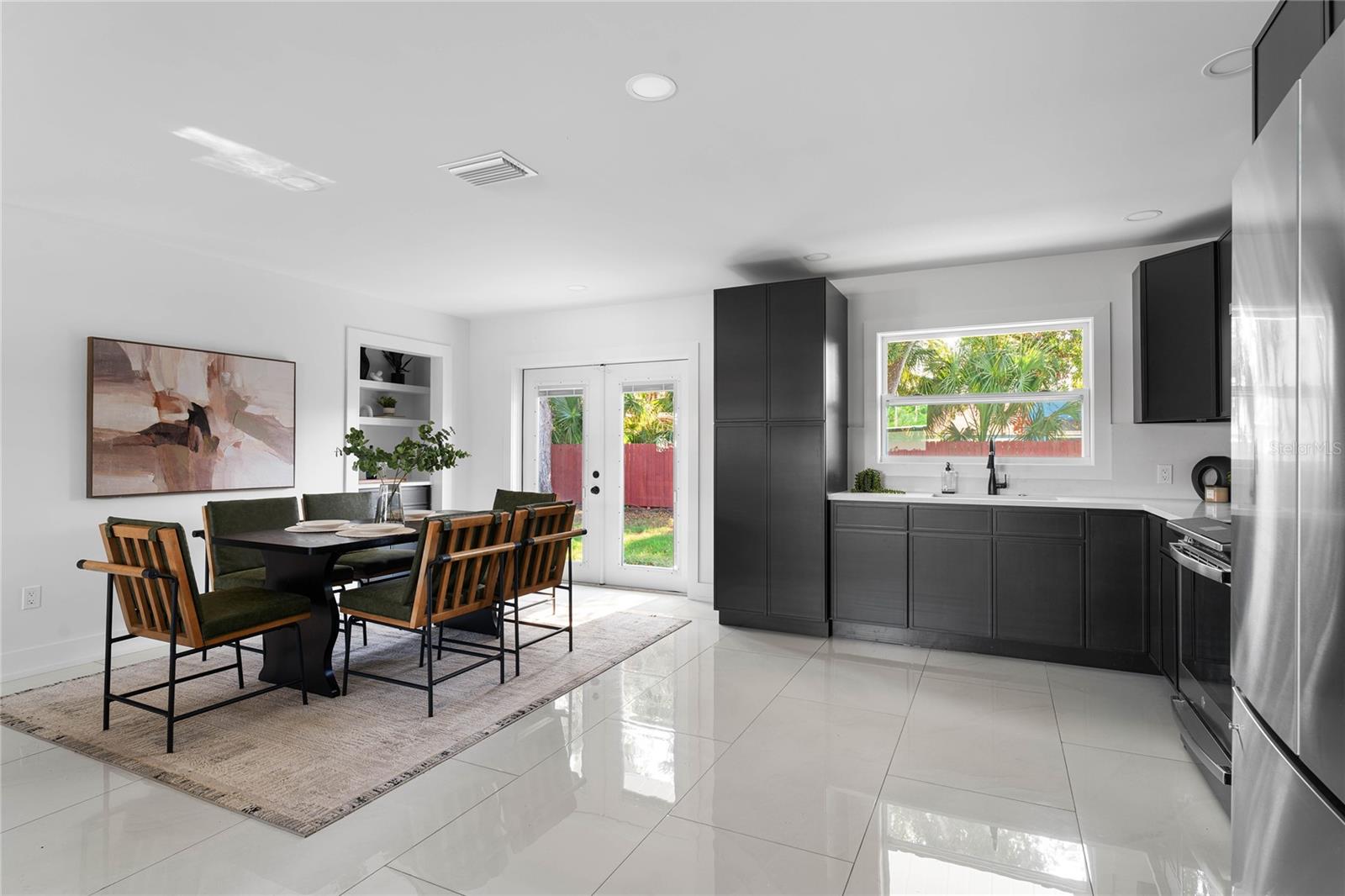 Listing photo id 14 for 4808 Bay Court Avenue