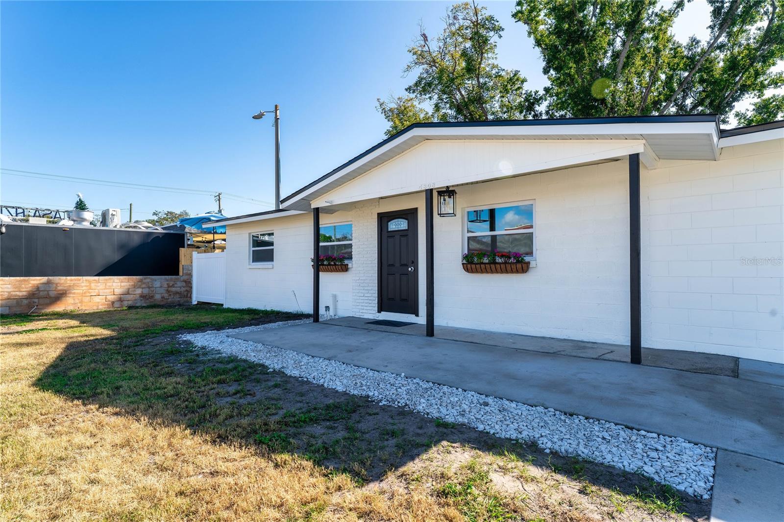 Listing photo id 0 for 4808 Bay Court Avenue