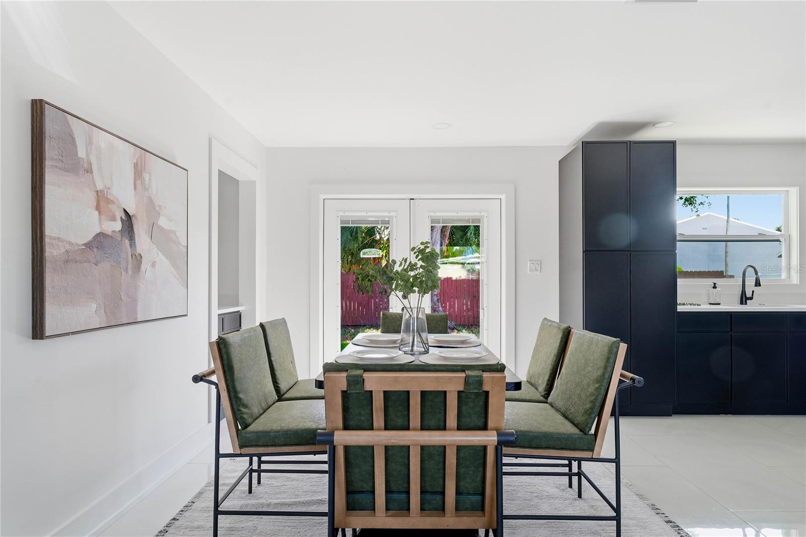 Listing photo id 18 for 4808 Bay Court Avenue