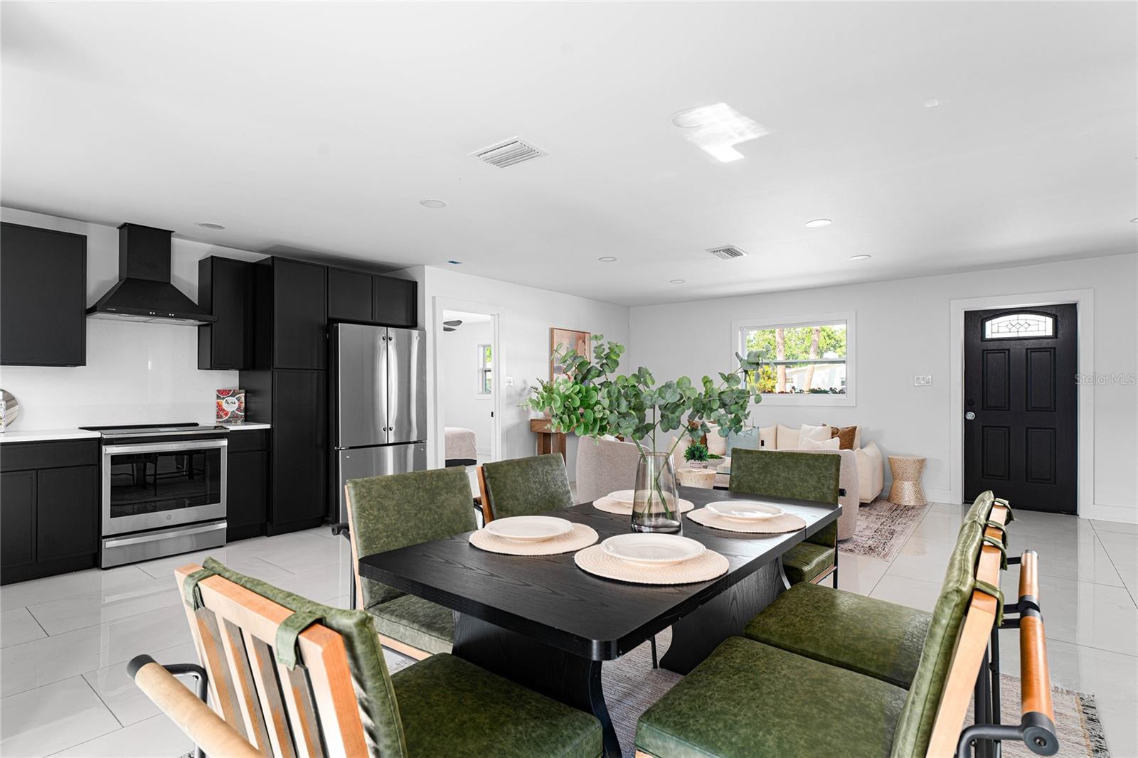 Listing photo id 19 for 4808 Bay Court Avenue