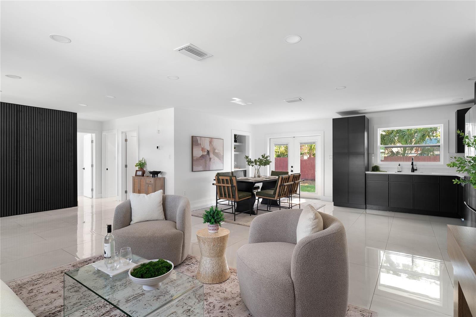 Listing photo id 1 for 4808 Bay Court Avenue