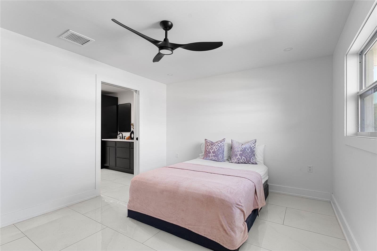 Listing photo id 29 for 4808 Bay Court Avenue