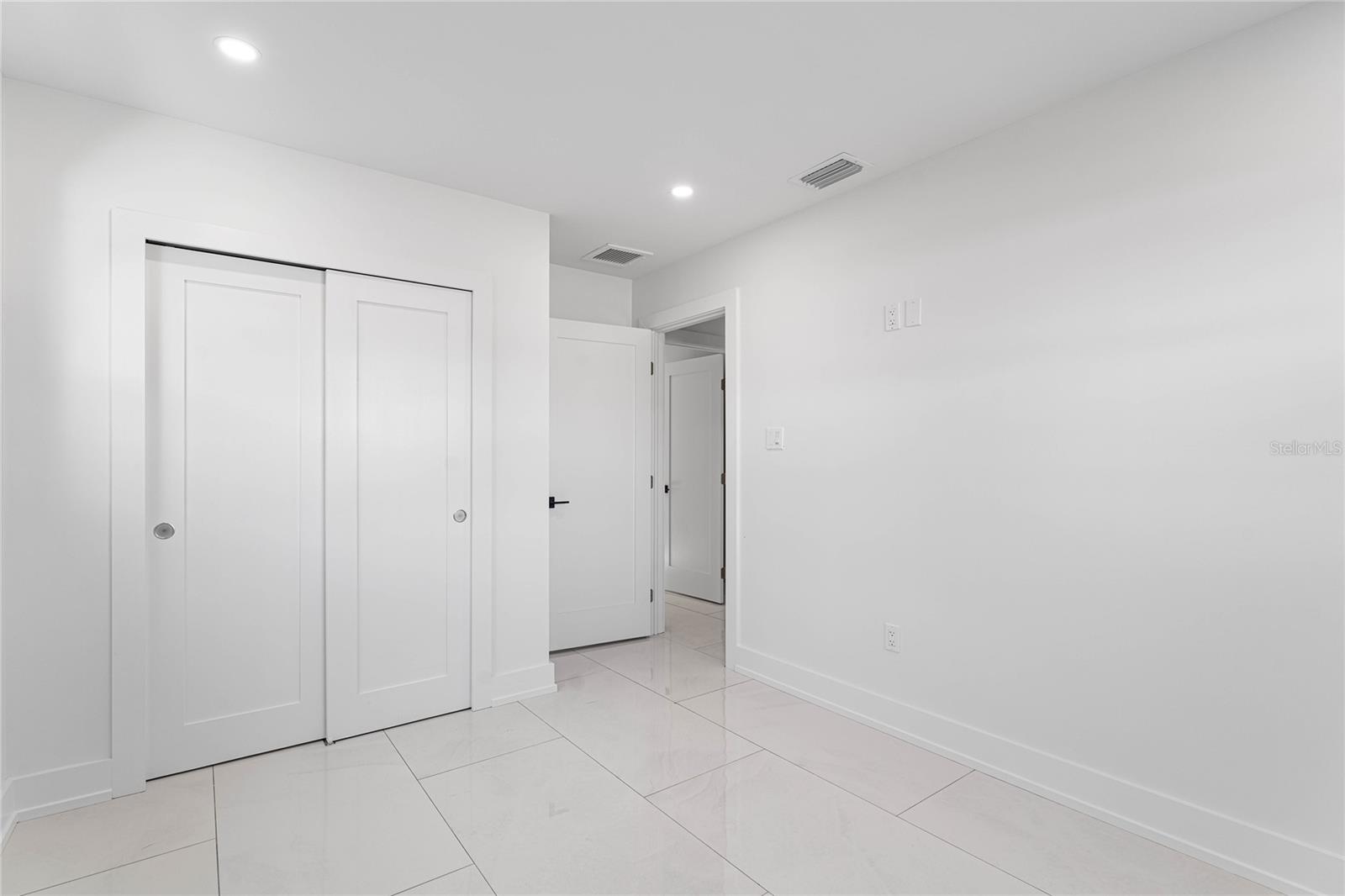 Listing photo id 38 for 4808 Bay Court Avenue