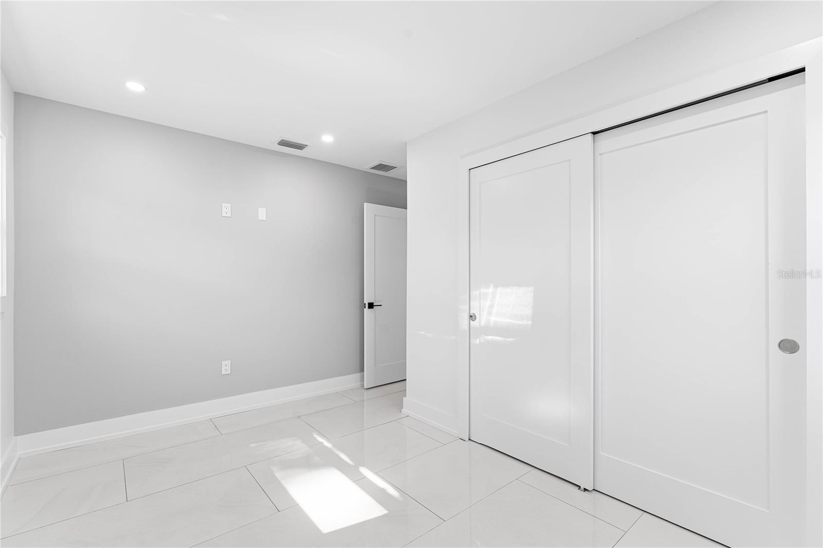 Listing photo id 43 for 4808 Bay Court Avenue