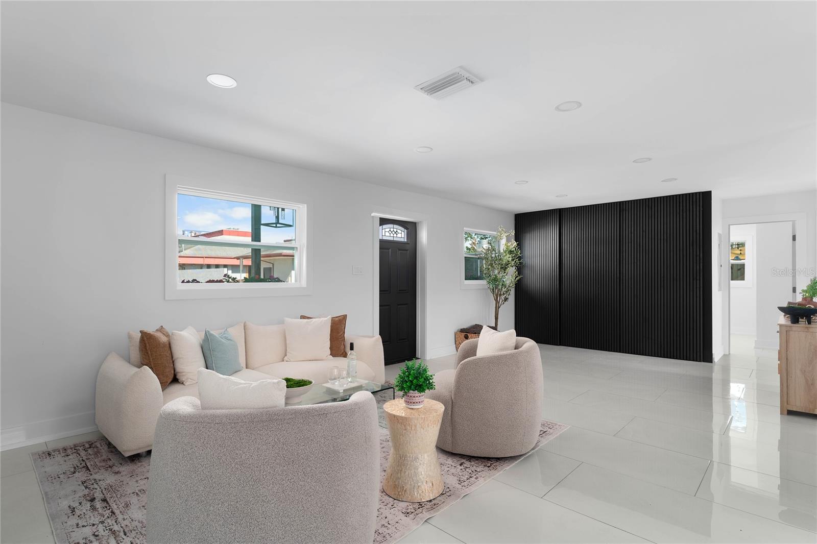 Listing photo id 3 for 4808 Bay Court Avenue