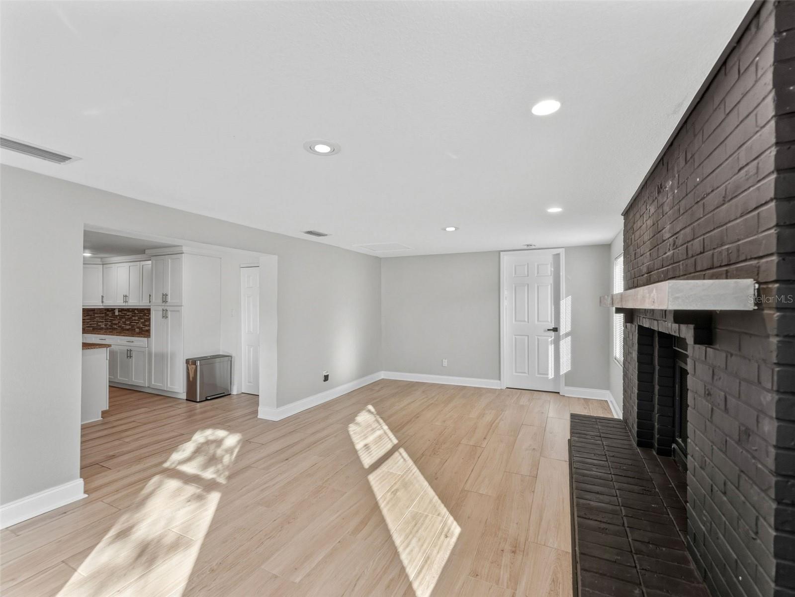 Image 13 of 34 For 4016 Nassau Street