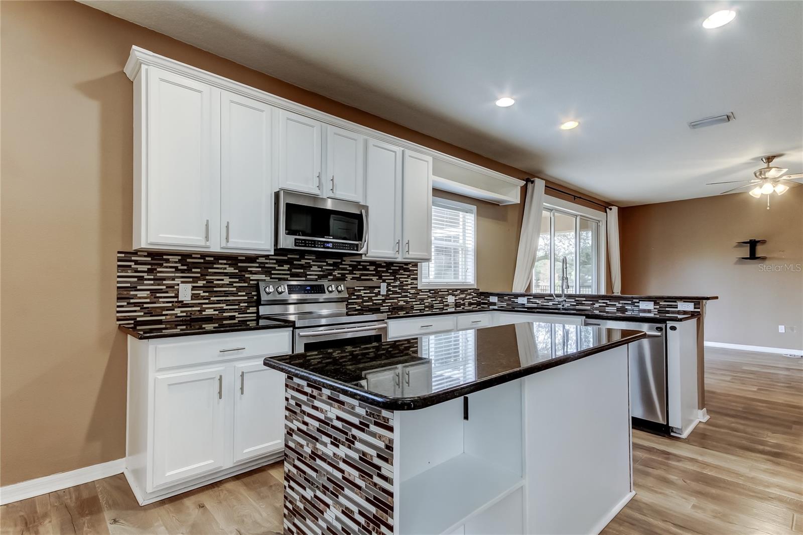 Listing photo id 9 for 6019 Cape Loop