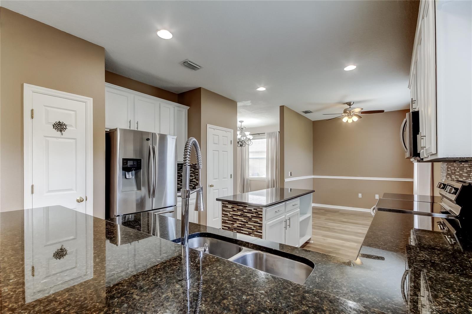 Listing photo id 10 for 6019 Cape Loop