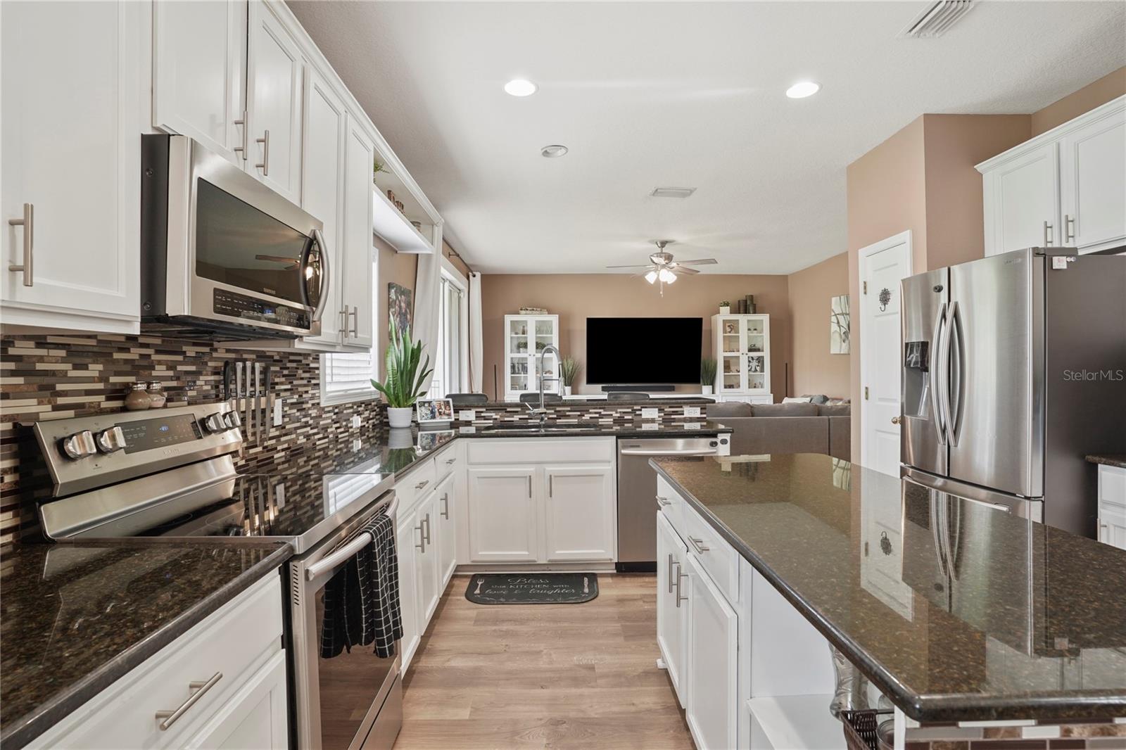 Listing photo id 11 for 6019 Cape Loop