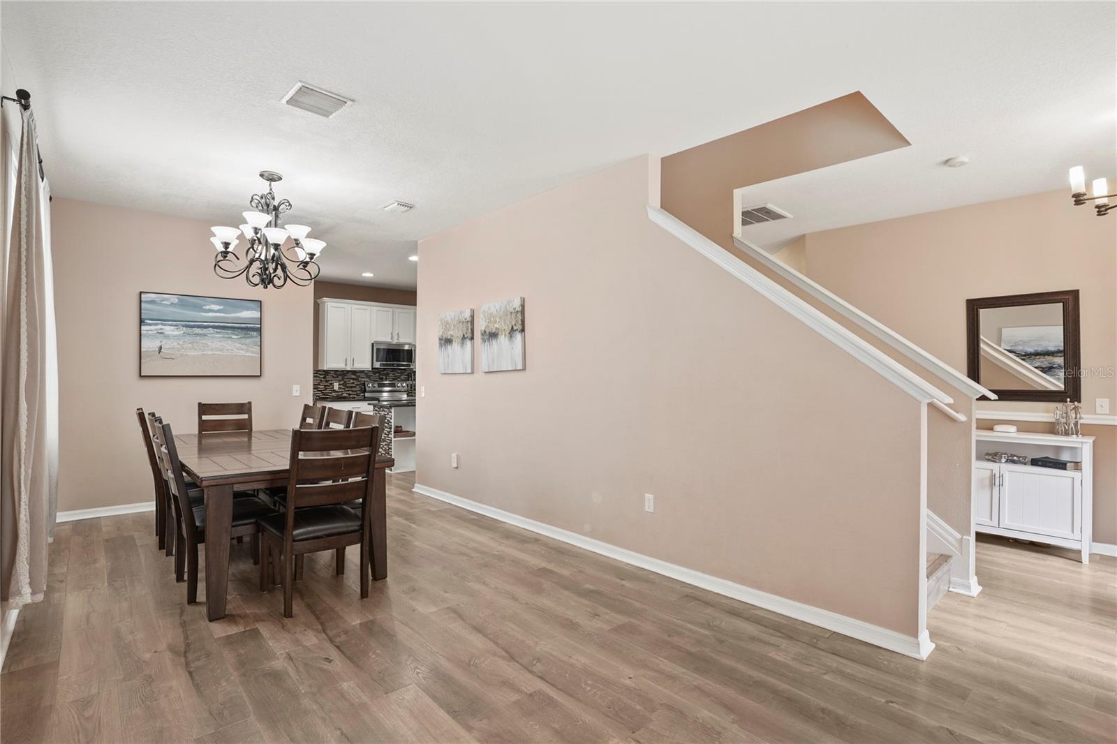 Listing photo id 15 for 6019 Cape Loop