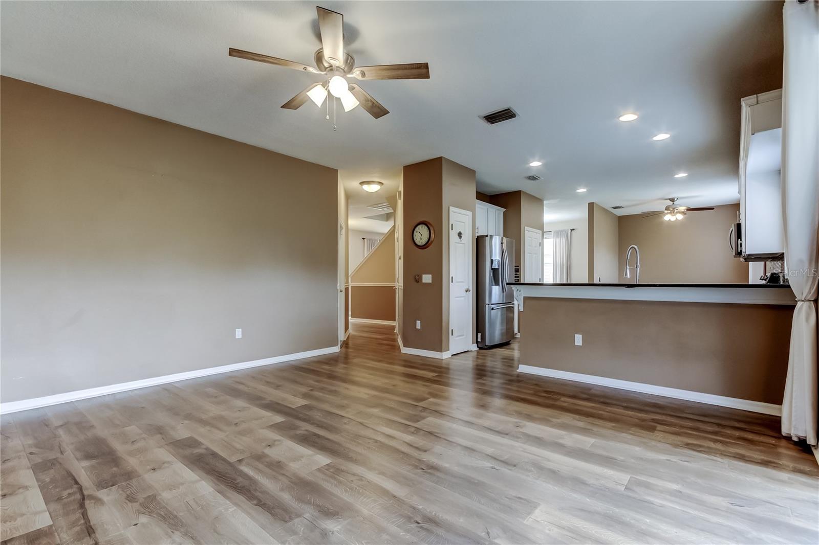 Listing photo id 17 for 6019 Cape Loop