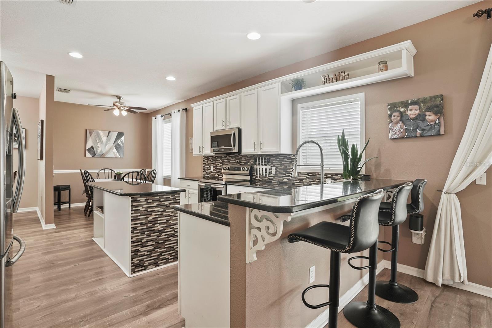 Listing photo id 0 for 6019 Cape Loop