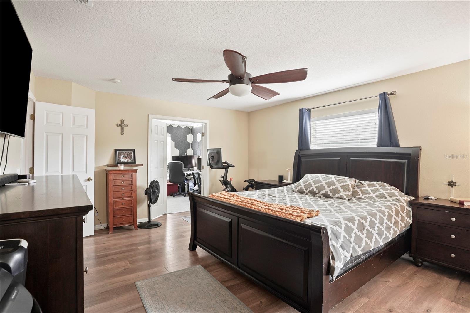 Listing photo id 18 for 6019 Cape Loop