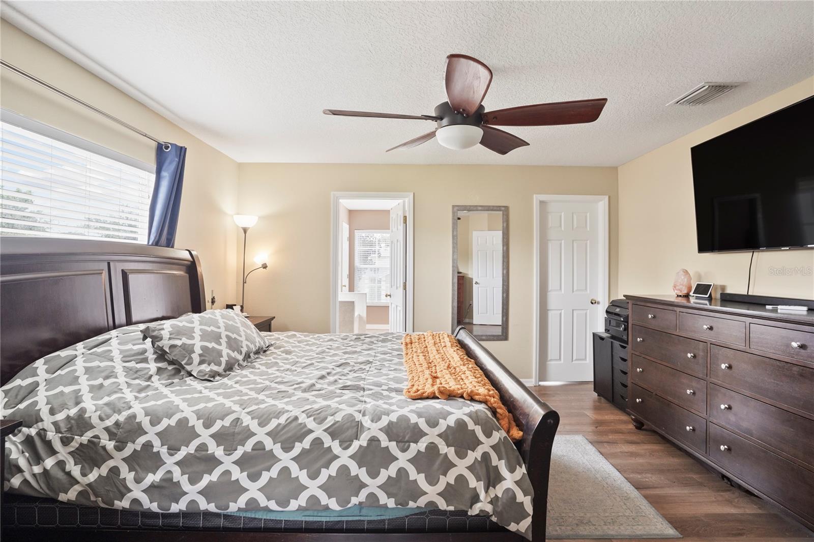 Listing photo id 1 for 6019 Cape Loop