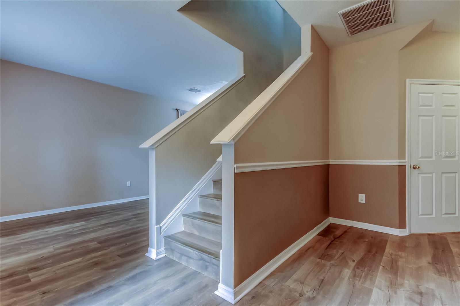 Listing photo id 31 for 6019 Cape Loop