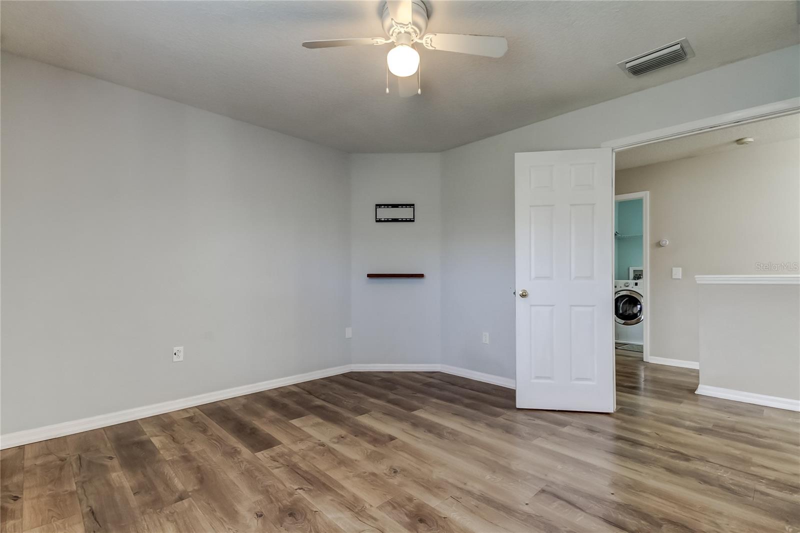 Listing photo id 34 for 6019 Cape Loop