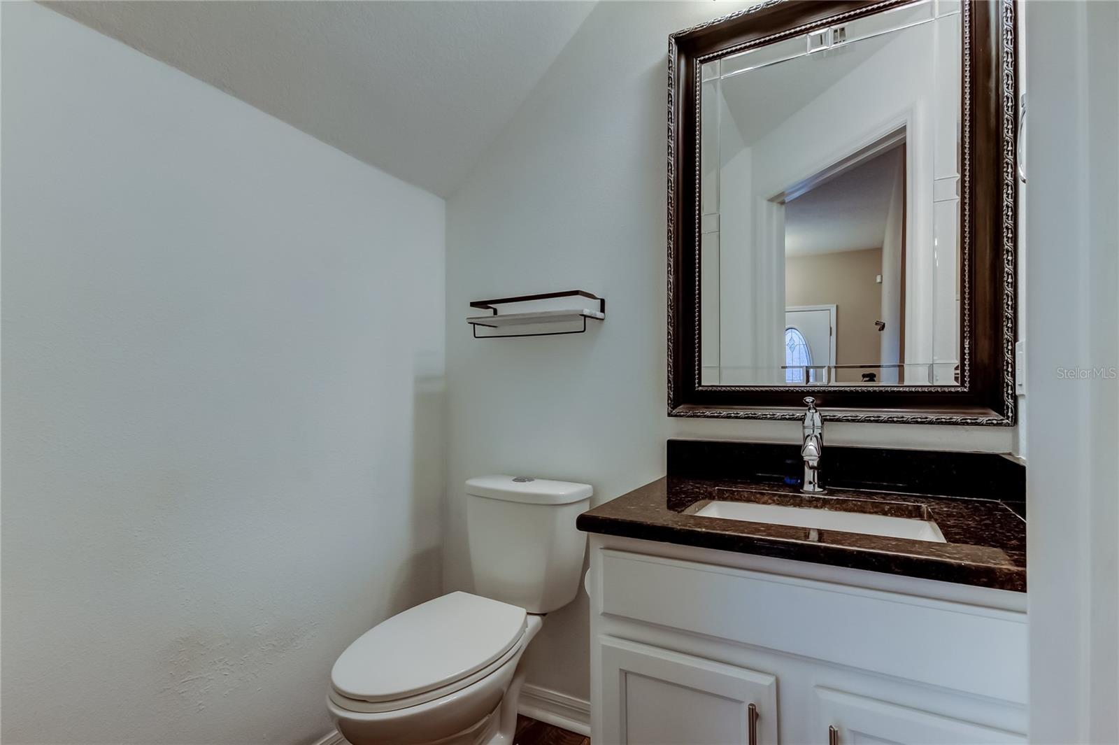 Listing photo id 41 for 6019 Cape Loop