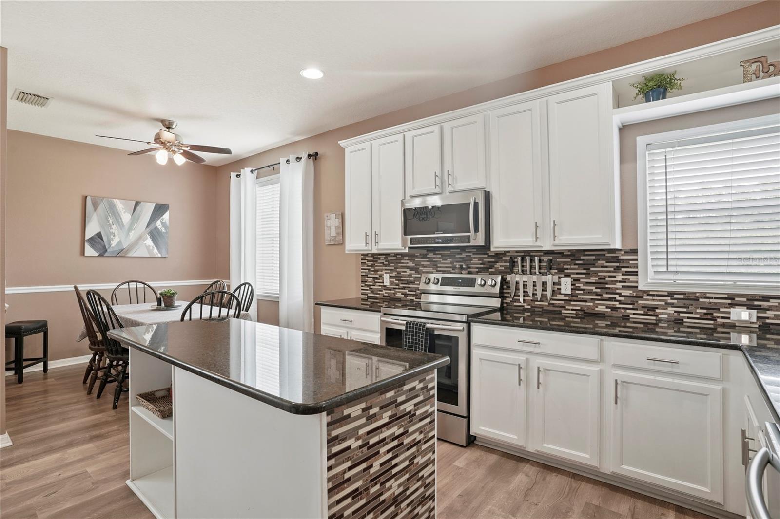 Listing photo id 46 for 6019 Cape Loop