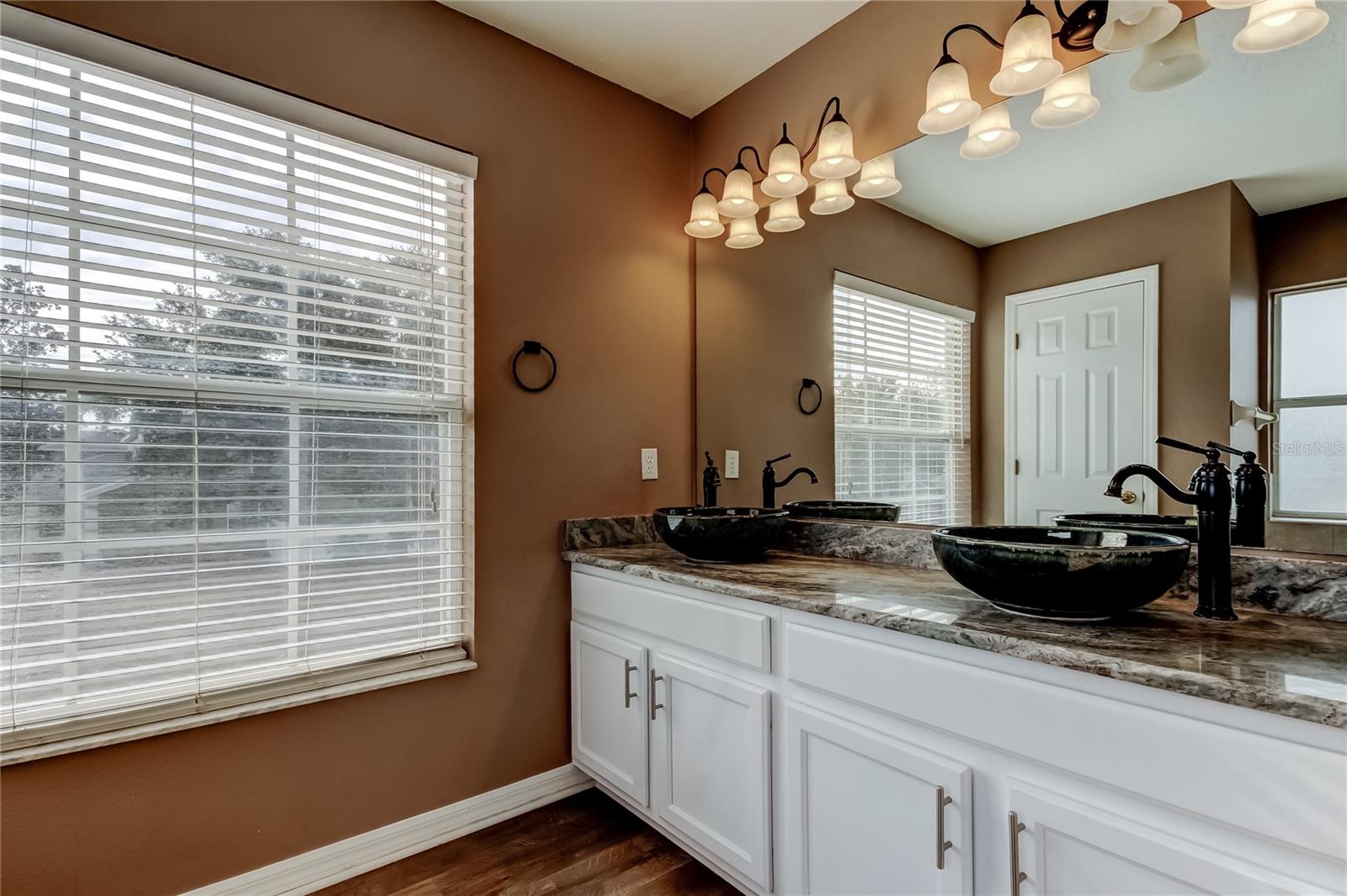 Listing photo id 3 for 6019 Cape Loop