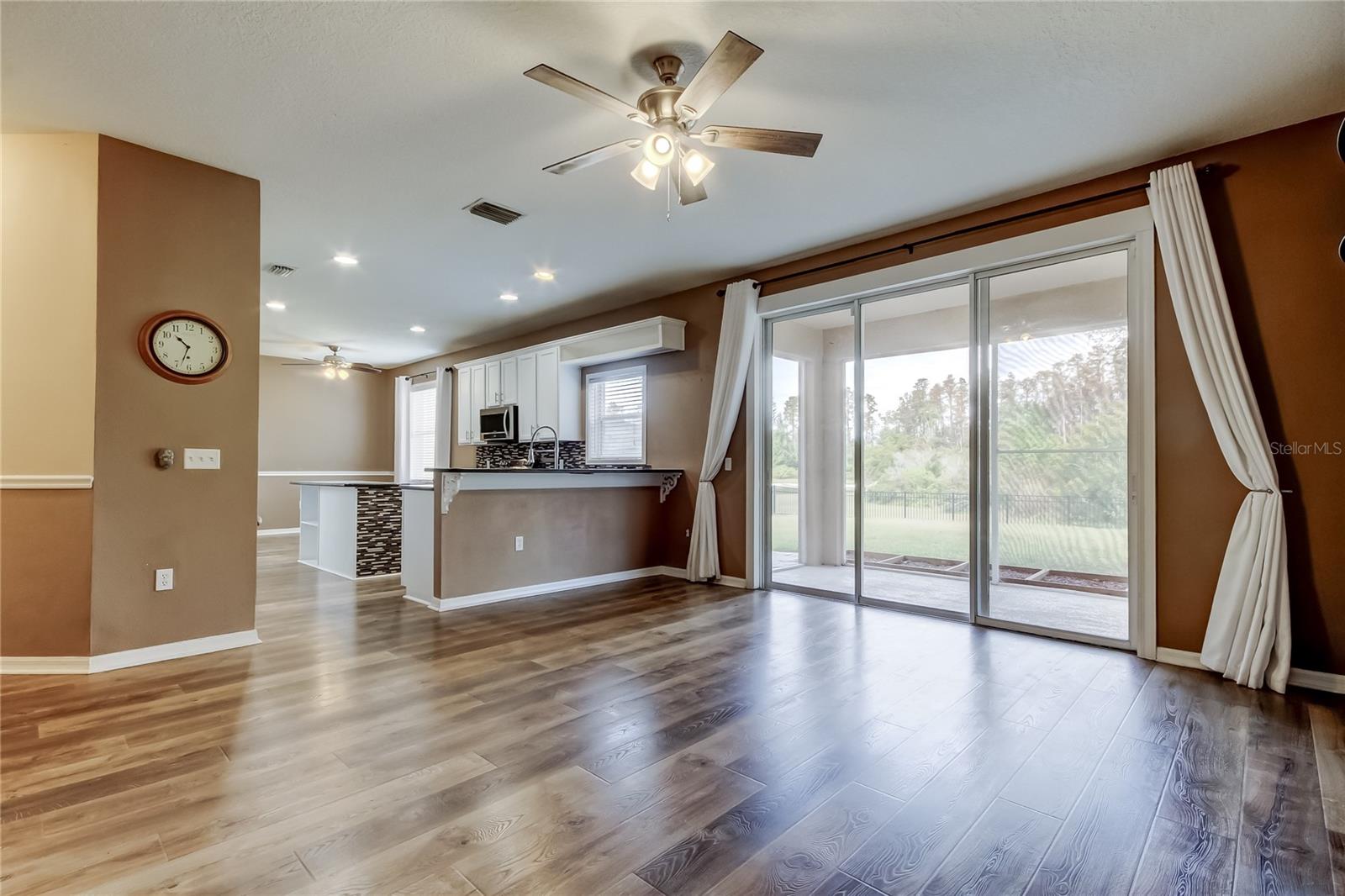 Listing photo id 49 for 6019 Cape Loop