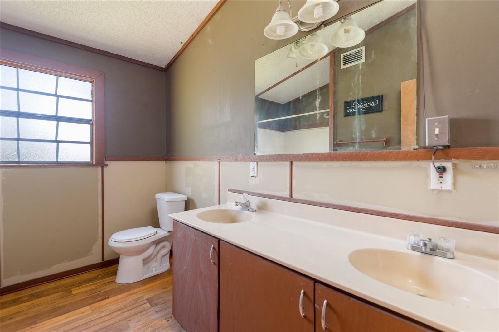 Image 28 of 58 For 2641 Mcintosh Road